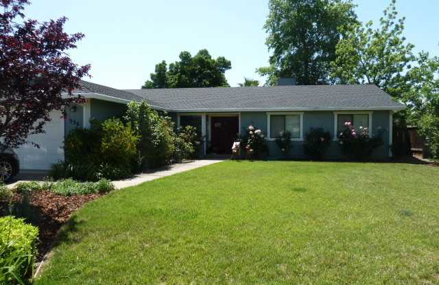 Beautiful Home in Desirable Neighborhood with Large Yard photos photos