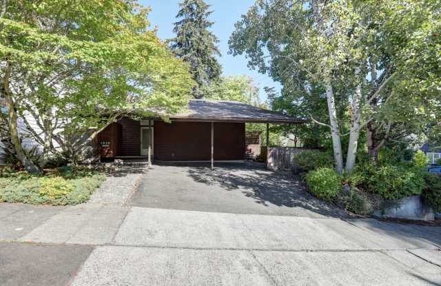 Bright, Spacious 3 Bedroom Home Rambler in Wedgewood! photos photos