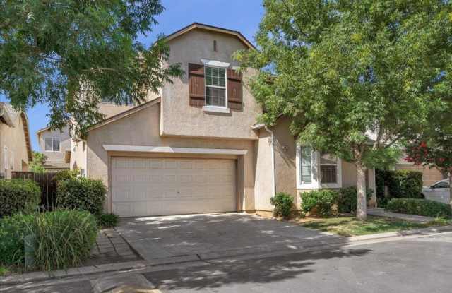 Spacious 4 Bedroom Home in North Clovis Gated Community photos photos