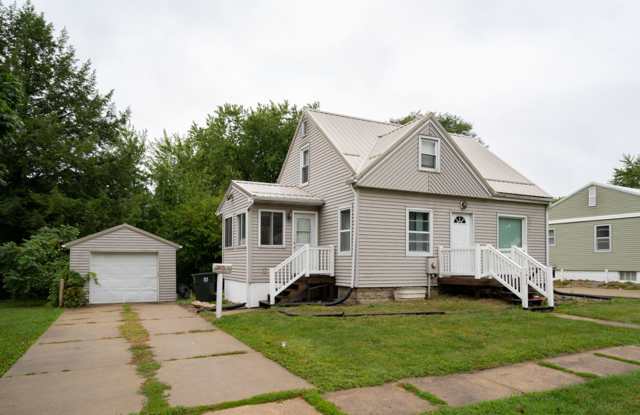 1927 Olive St - Cedar Falls photos photos