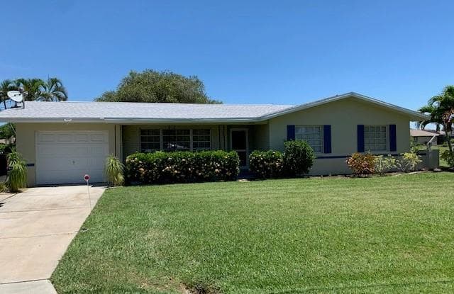 4331 SE 1st AVE - 4331 Southeast 1st Avenue, Cape Coral, FL 33914