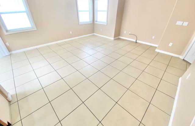 CUTE 3 BEDROOM /2.5 BATHROOM SINGLE FAMILY HOME, W/ 2 CAR GARAGE Gallery 4