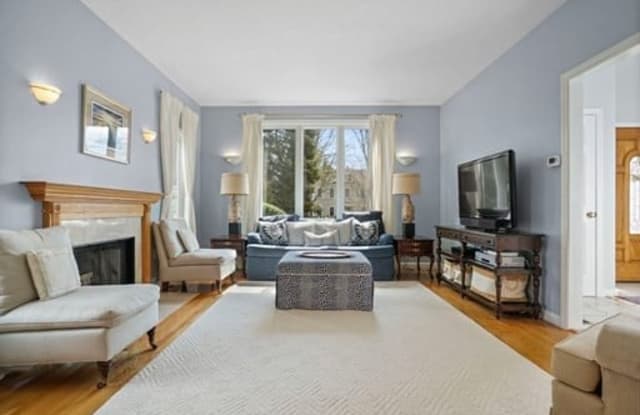 551 Saw Mill Brook Pkwy - 551 Saw Mill Brook Parkway, Newton, MA 02459