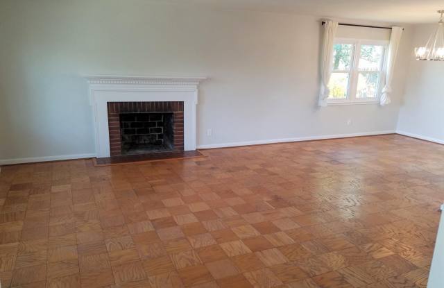 1323 MAYFLOWER DRIVE Gallery 3