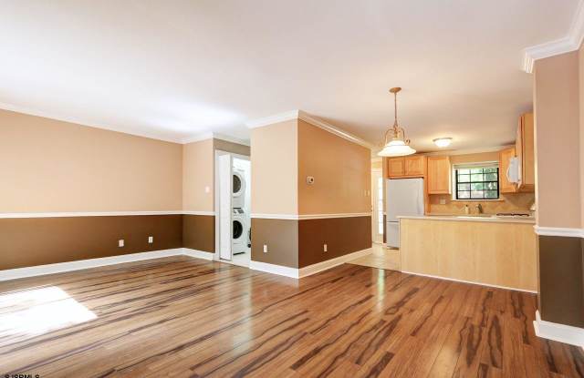 4461 Yorktown Gallery 3