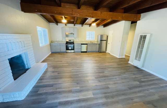 Pet friendly 2 bed 1 bath apartment for rent in South Lake Tahoe photos photos