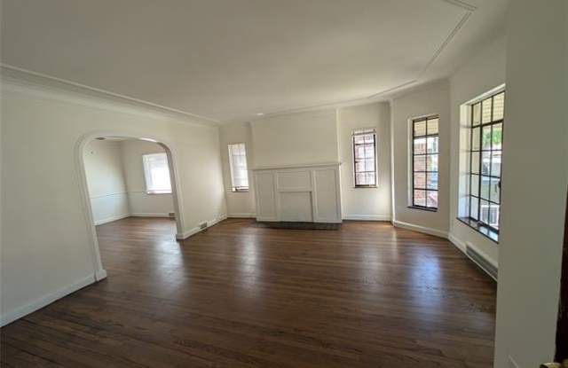 17530 Roselawn Street Gallery 4