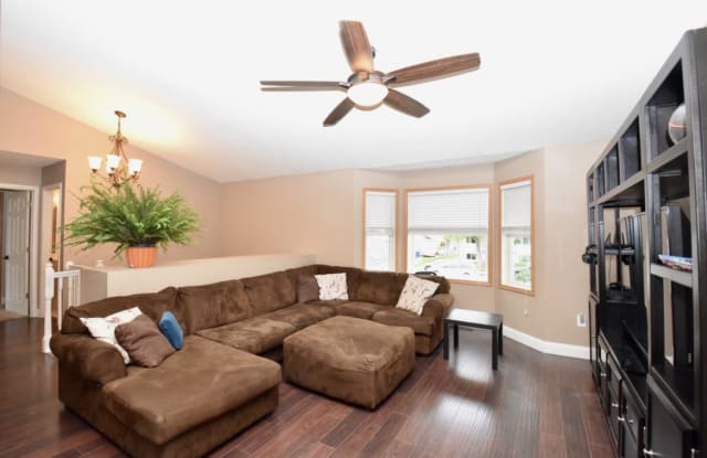 830 4th Avenue E - 830 4th Avenue East, Shakopee, MN 55379