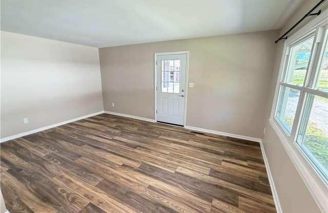 331 Rosemont Avenue Gallery 3