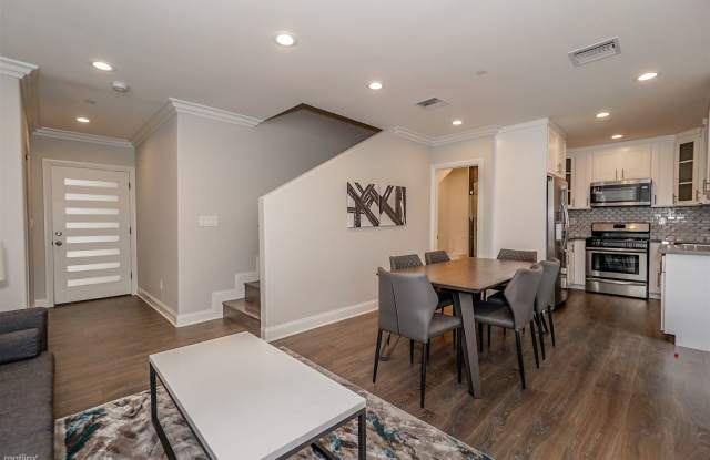 7207 South La Cienega Boulevard - 7207 South La Cienega Boulevard, Los Angeles, CA 90045