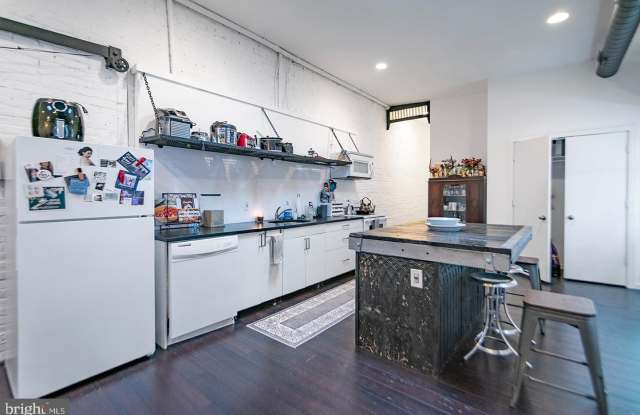 1023 W DAUPHIN STREET Gallery 2