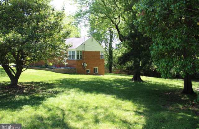 3906 SLEEPY HOLLOW Gallery 3