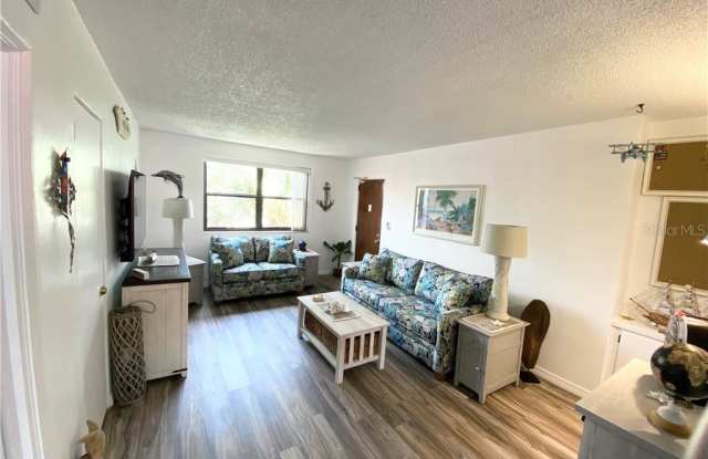 6800 SUNSET WAY Gallery 4
