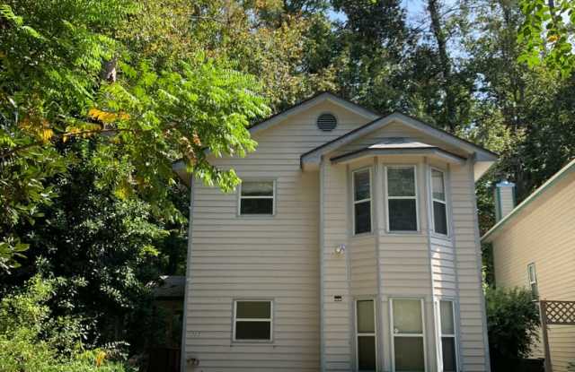 3/2.5 Near Downtown Available July 25, 2026~ See appt instructions in txt photos photos