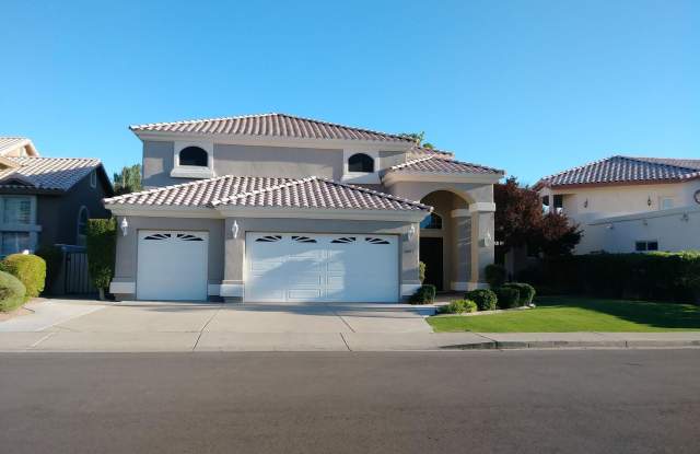 5887 W DEL LAGO Circle - 5887 West Del Lago Circle, Glendale, AZ 85308