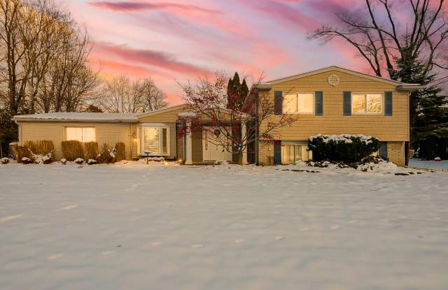 Elegant 4-Bedroom Home in Prime Troy Location with Pool Access and Modern Amenities photos photos