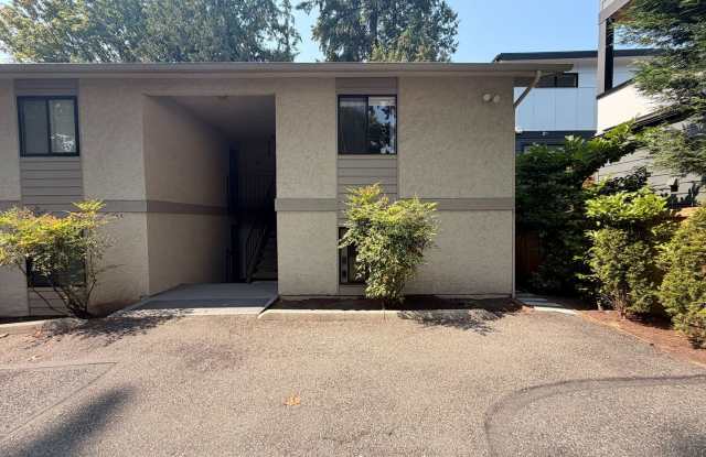 Beautiful Kirkland Top-Floor Unit Available! Gallery 3