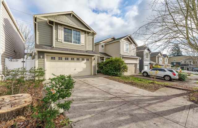 3 bedroom 2.5 Bath with Fenced Back Yard - Pet Friendly - 5517 Northeast 71st Avenue, Walnut Grove, WA 98661