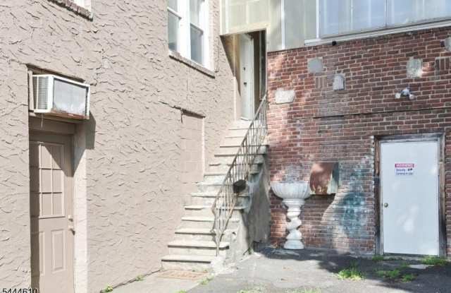 554 W Broadway Gallery 4