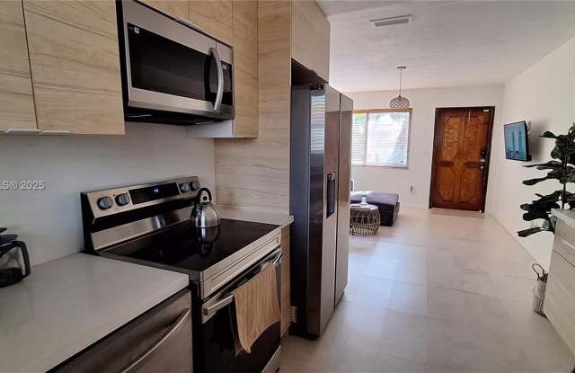 2211 SW 75th Ave photos photos