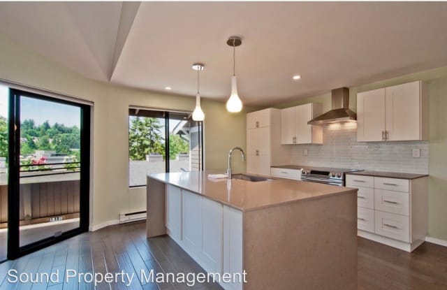 3224 80th ave SE #6 - 3224 80th Avenue Southeast, Mercer Island, WA 98040