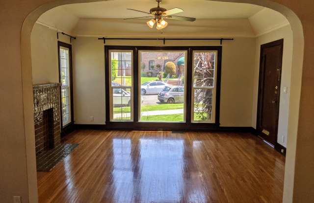 1007 S Orange Dr Gallery 4