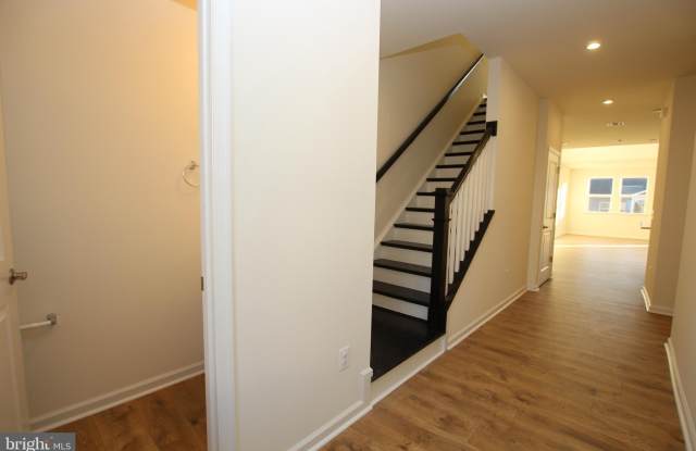 390 SCRANTON Lane Gallery 2
