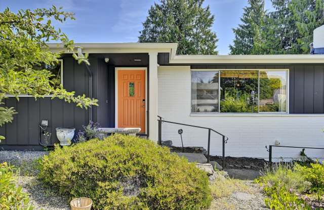 7/1 Kent East Hill 4 bedroom rambler with 2 car garage and covered patio photos photos