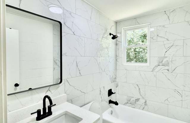 410 South Columbia Street - A1 Gallery 3