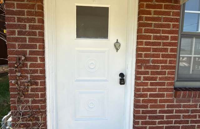 3 Bedroom Home in Port Vue! Gallery 3