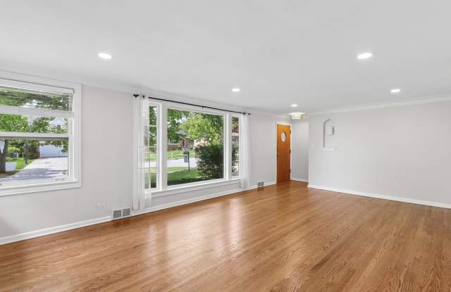 893 S Poplar Avenue Gallery 2