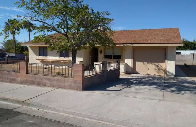 *******2 WEEKS FREE RENT******* Welcome home to Boulder City!! Single Story 3 beds, 2 baths, 1 car garage, HUGE yard! photos photos