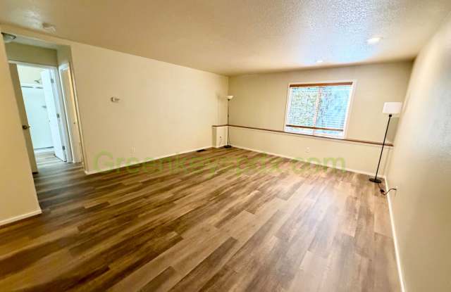 3-bedroom 2-bath Townhouse Near McMenamins Edgefield Gallery 3