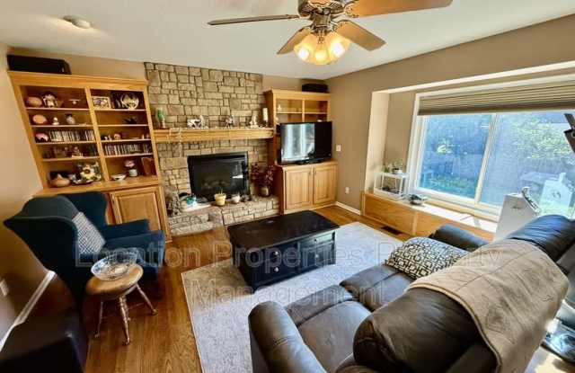 3215 Nottingham Ct Gallery 4