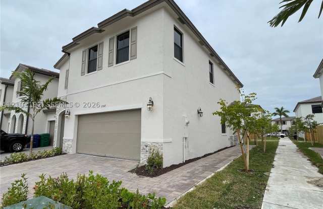 23087 SW 131st Ave Gallery 2