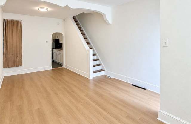 Three Bedrooms, Everyday Convenience & Pet-Friendly Living on Emerald Street Gallery 3