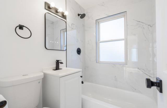 1424 Pine Grove Avenue Gallery 4