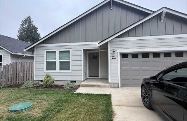 3 Bedroom 2 Bathroom in Mill City, OR. photos photos
