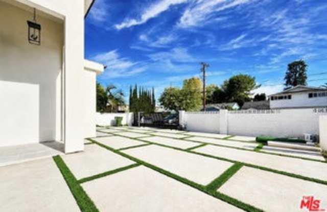 6723 Sunnyslope Avenue Gallery 3