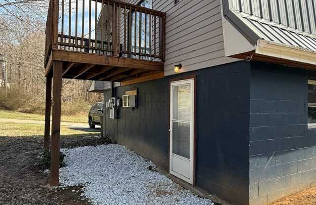 Knoxville 37938 - 1 Bedroom +Bonus Room, 1 Bath Duplex - Contact Susan Niedergeses (865) 300-4722 Gallery 3