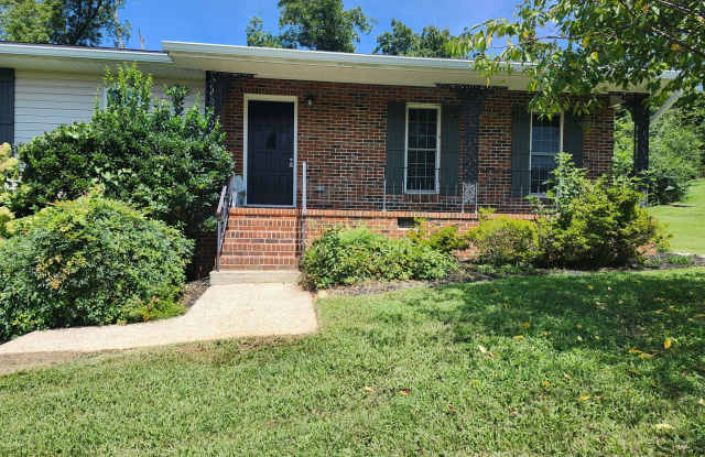 3 Bedroom 3 Bath home minutes from 1-75 and Hamilton Place Mall Gallery 3
