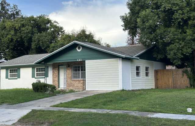 121 Burns Avenue Gallery 1
