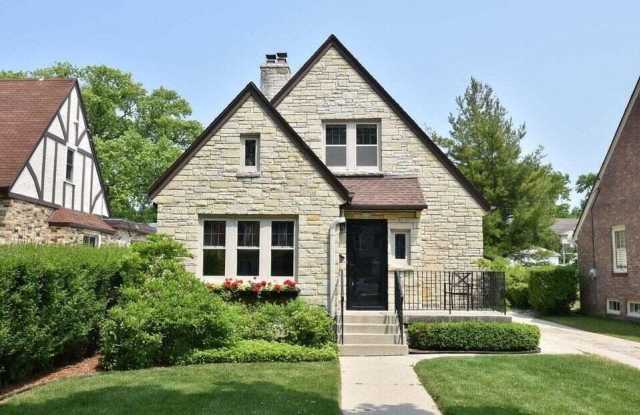 5352 N Kent Ave photos photos
