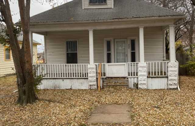 2-Bed, 1-Bath Home - 537 East 3rd Avenue, Hutchinson, KS 67501