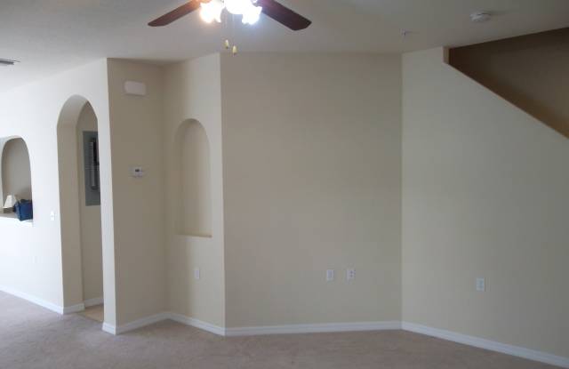 BEAUTIFUL TOWNHOME IN GATED COMMUNITY Gallery 3
