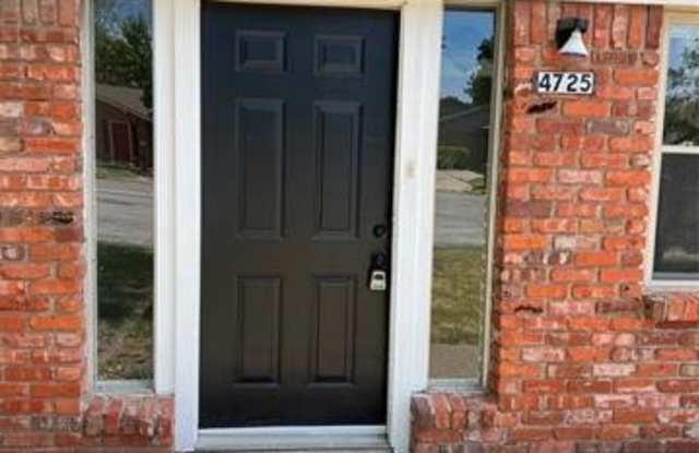 4725 S Fulton Court Gallery 2