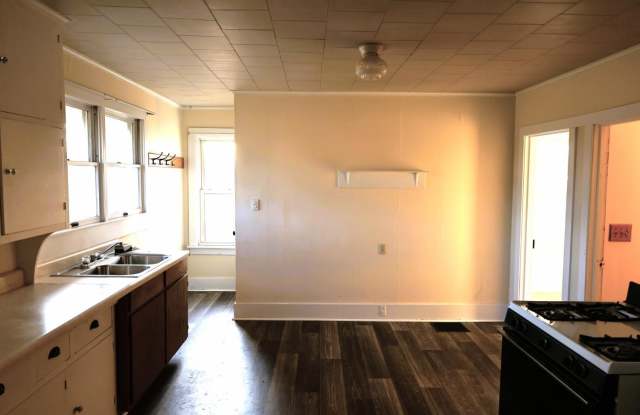 13136 Schneider Street Gallery 4