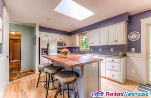 3306 E 125th St - 3306 East 125th Street, Burnsville, MN 55337