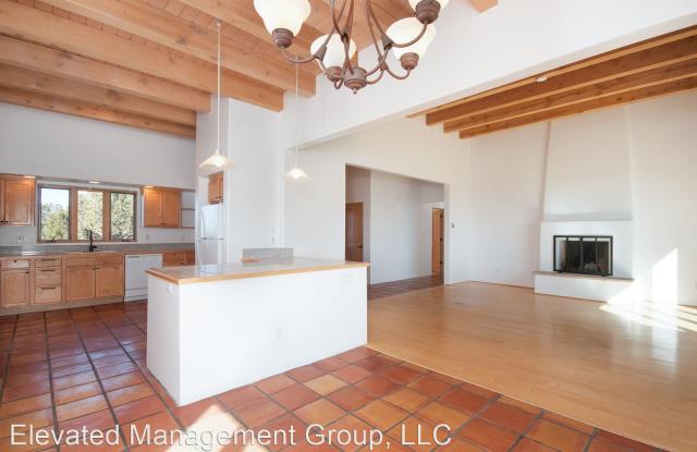 28 Camino Mariquita - 28 Camino Mariquita, Santa Fe County, NM 87508