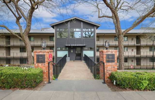 525 Broadway # UN208207Q photos photos